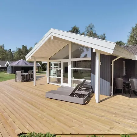 펜션 Three-bedroom Holiday In