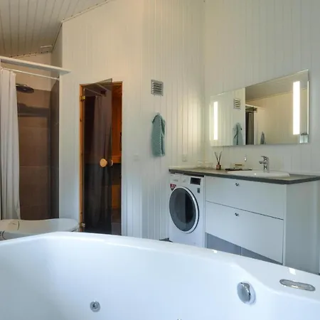 펜션 Three-bedroom Holiday In