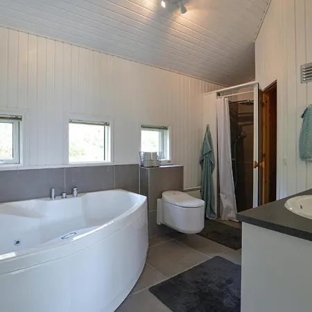 Three-bedroom Holiday In