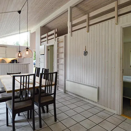 펜션 Three-bedroom Holiday In *