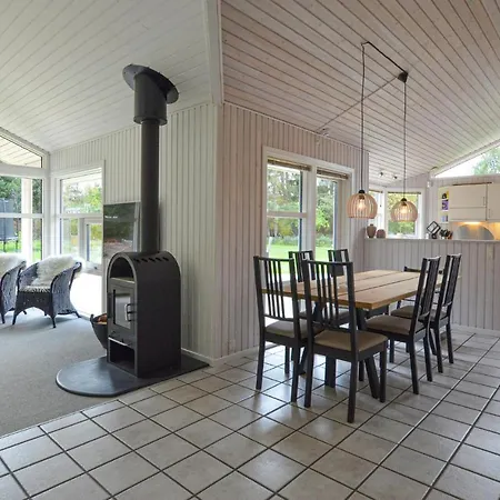 펜션 Three-bedroom Holiday In